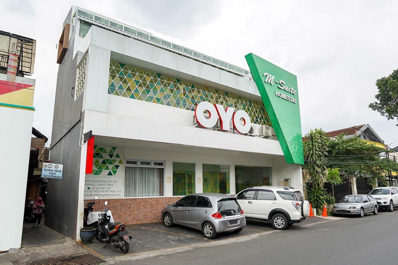 Oyo 272 M Suite Residence Malang Bagian luar foto