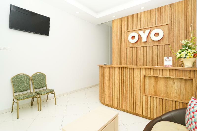 Oyo 272 M Suite Residence Malang Bagian luar foto
